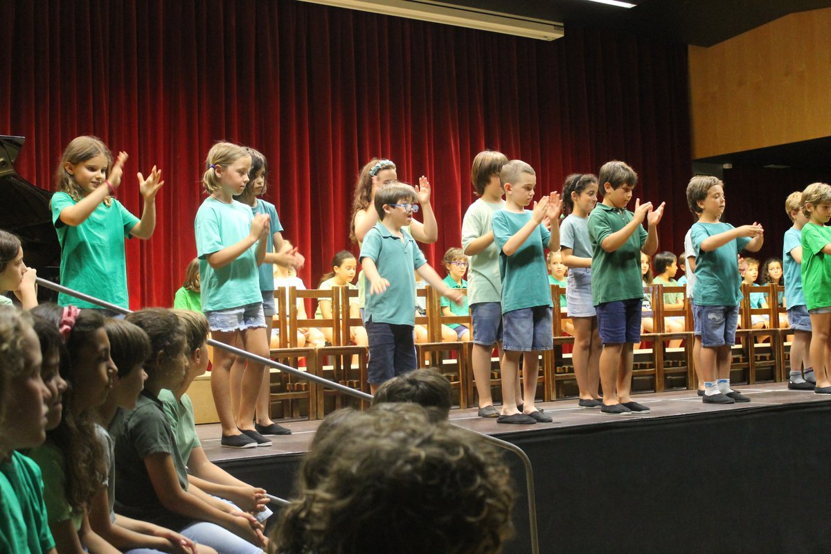 galibellesguard's tweet photo. L'acte va constar de dues parts. Una primera al ritme de: #3rPRI 'Pizzicato Polka' i 'Marxa Radetzky' de J. Strauss; #2nPRI 'Dansa alemanya no.9' (WoO13) de L. van Beethoven i 'Comptine d'un autre été' del film 'Amélie'; i #1rPRI 'Obertura de Guillem Tell' de G. Rossini. https://t.co/J0Wf4YXpwV