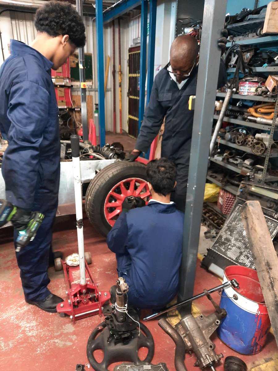 NewhamPrus's tweet photo. This week some of our Year 10 students, who are working towards their C&amp;G Level 1 Award in Motor Vehicle Maintenance, have been completing their wheels, tyres &amp; brakes practical assessments
 #CreatingFuturesProgramme 🚗🔧 🪛 https://t.co/Xc620Ffkp3