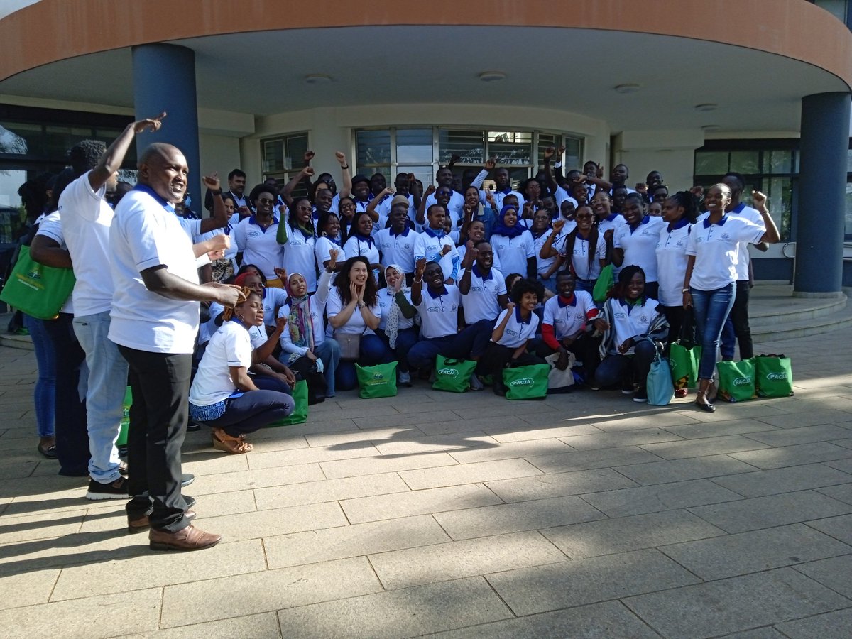 Nairobi Summer School For Climate Justice kicked of by the acting ED <a href="/Cpmwangi/">Charles Mwangi</a> with a powerful statement applauding and confirming why the youth are indeed a key component in achieving #ClimateJustice.