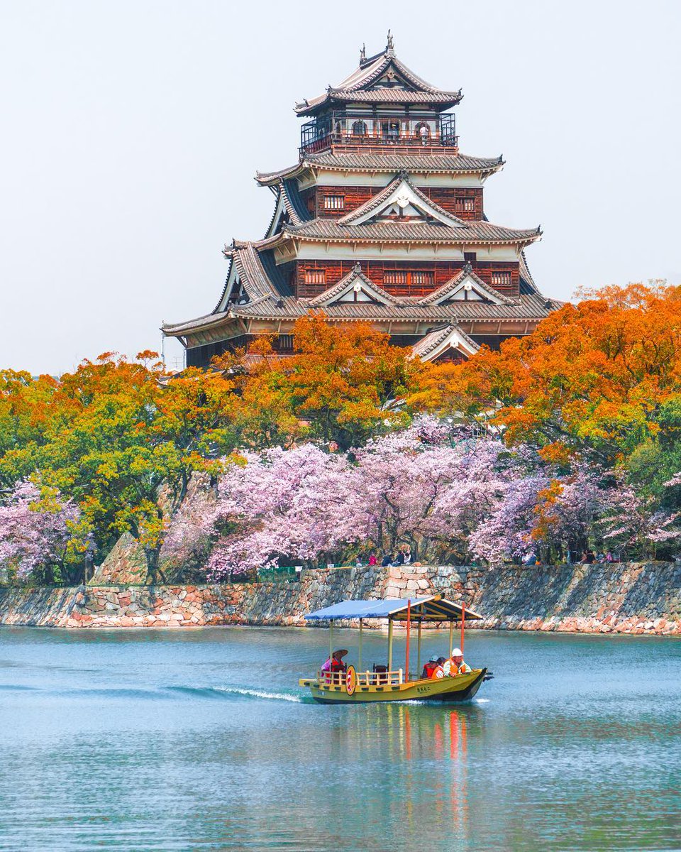 ALEXLIN22297124's tweet photo. Beautiful cherry blossoms overlooking a stunning temple in Hiroshima.
#Travel #traveling #vacation #holiday #travelblogger #bestvacations #discoverearth #vacay#herosima #herosimashot#japan #japan_vacations #japan_focus https://t.co/o6LR4ovlt5