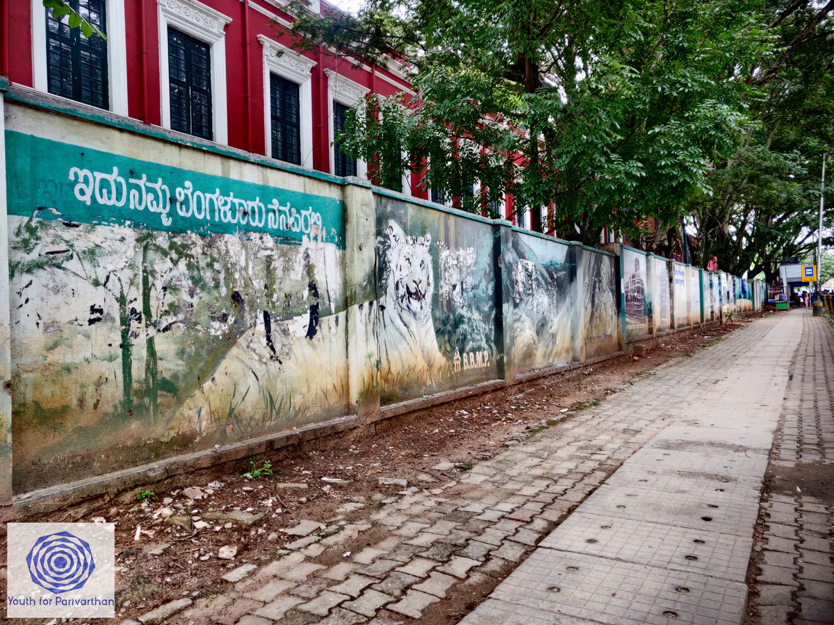 NammaYFP's tweet photo. Yesterday's #SwachhBharat initiative by Youth For Parivarthan &amp; Marwari Yuva Manch at KR Circle in Bengaluru was dedicated to the legends of Karnataka!

@narendramodi @BSBommai @PCMohanMP @BBMPCOMM @BBMPAdmn @amarnath_amith

#SwachhBharat #CleanIndia #India #Karnataka #Bengaluru https://t.co/mnL1lqZtH9