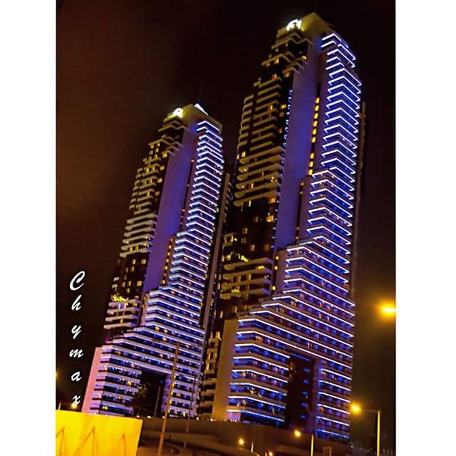 chymaxphotos's tweet photo. If everything was perfect, you would never learn and you would never grow.
#architecture #twinbuilding #Dubai #canon #photography #nightphoto https://t.co/dwJ2OcLoCG