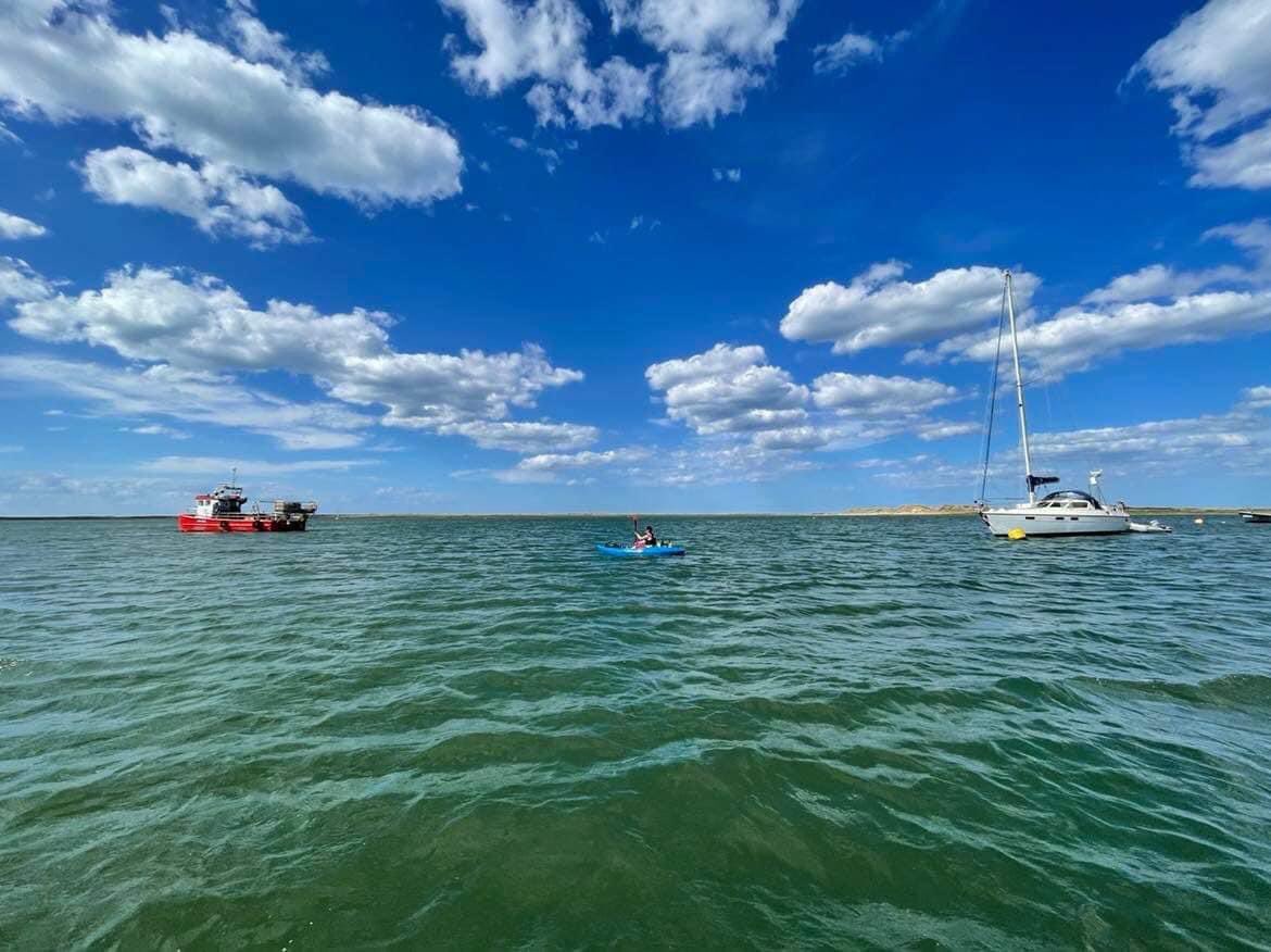 WKLCRC's tweet photo. Brancaster Staithe row yesterday. T’was glorious if a tad windy! Hard work was repaid with a refreshing dip in crystal clear water!
#howluckyarewe
#rowandkayak
#fabcrew
@WKLCRC
@BurnhamDeepdale https://t.co/Wt0q64MRgB