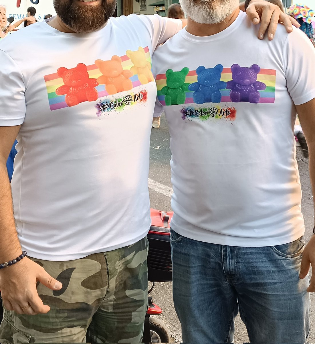 ColorArteML's tweet photo. Camisetas orgull-osos que se lucieron en el Orgullo del Sur de Sevilla
#orgullo #orgullodesevilla #orgullodelsur #Sevilla #pride #gay #lgbt #camisetasmolonas #cositasmolonas #regalacolorarte #colorarte https://t.co/pMNnpk1JHb