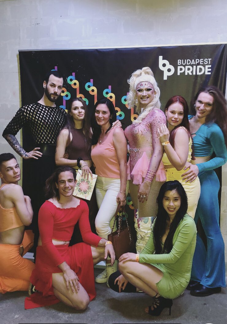 EmbChileHungria's tweet photo. Consul de Chile en Hungrรญa participa en la ceremonia de inauguraciรณn de @budapestpride ๐๐จ๐ฑ#BudapestPrideMarch, #claimbackyourfuture, #PrideMonth https://t.co/MQVhkP5Rlp
