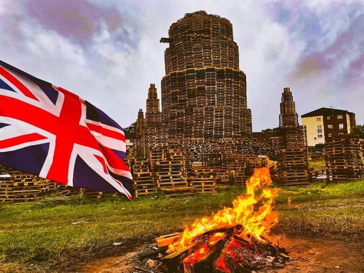 LCRbonfire's tweet photo. We keep rising up.....   big push on this week 🔥🇬🇧🔥🇬🇧🔥🇬🇧
#8thjuly #lighterup #lcr  #portadown #loyalists #ulster #nosurrender https://t.co/eZQt2NmS1m