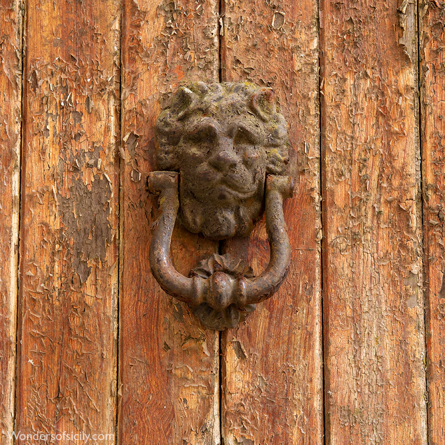 WonSicily's tweet photo. It's #woodensday.
Knock knock. Anyone home?
(A door in Erice, Sicily)
#door #doorsofinstagram #doorsofitaly #doorsofsicily #sicilia #Sicily #erice https://t.co/STkeFLNCYP