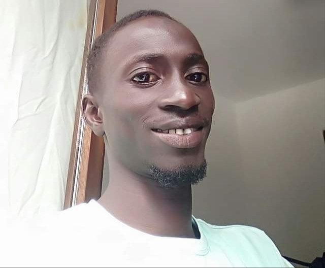 aboubakar_soum's tweet image. Stanotte Yusupha Joof, nato in Gambia, è morto tra le fiamme nell'incendio nell'insediamento braccianti a Torretta Antonacci (San Severo). Esprimiamo, @LegaBraccianti, cordoglio a familiari e chiediamo VERITÀ. L'INDIFFERENZA di STATO e POLITICA è l'altra faccia di questa tragedia