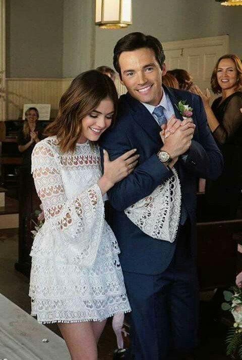 EzriaClub's tweet image. [27 June 2017]
And also Happy Aria and Ezra 5th Wedding Anniversary 😍❤
"we could give it a happy ending"❤❤
#Ezria #PLL #EzriaWedding