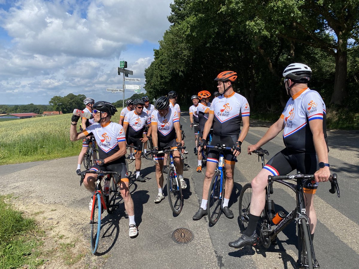 Een prachtige rit door het Twentse en Duitse land. Culinaire stops in Bad Bentheim, gastvrij ontvangst door Raymond Strikker v <a href="/Bloemenbeek/">De Bloemenbeek</a> en afsluiter bij gastheer Mirco van Sprakel in Lonneker. Op naar #mallorca voor onze jubileumrit in oktober van dit jaar