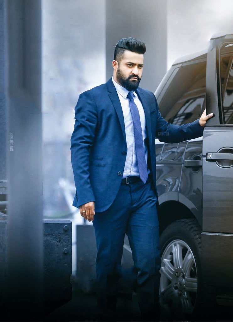 VISHAL_0114's tweet photo. Yee 4 Movies TV Lo Vesyaru Meru Edhi Chustaruu 🤩🔥😎
1st #JayLavaKusa
2nd #NannakuPrematho
3rd #Temper
4th #ArvindhaSametha
.
Chepandi TIGERRR Fans 👍😎❤️
#ManOfMassesNTR @tarak9999 https://t.co/0KJYWIjrKQ