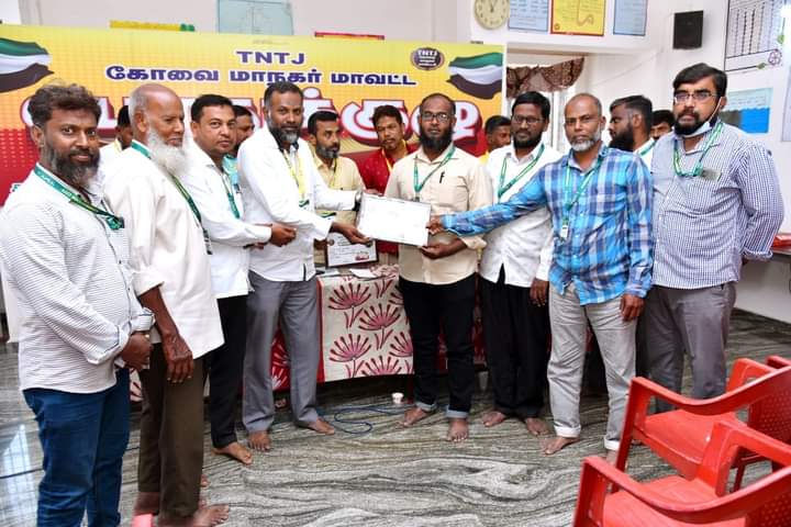 U28233547's tweet photo. TNTJ கோவை மாநகர் மாவட்டம் 26/6/202 பொதுக்குழுவில் வசந்தம்நகர் கிளைக்கு மதரஸா மேம்பாட்டுக்கான பாரட்டுச்சான்றிதல் வழங்கப்பட்டது அல்ஹம்ந்துலில்லாஹ் https://t.co/p9hhqvC4FK