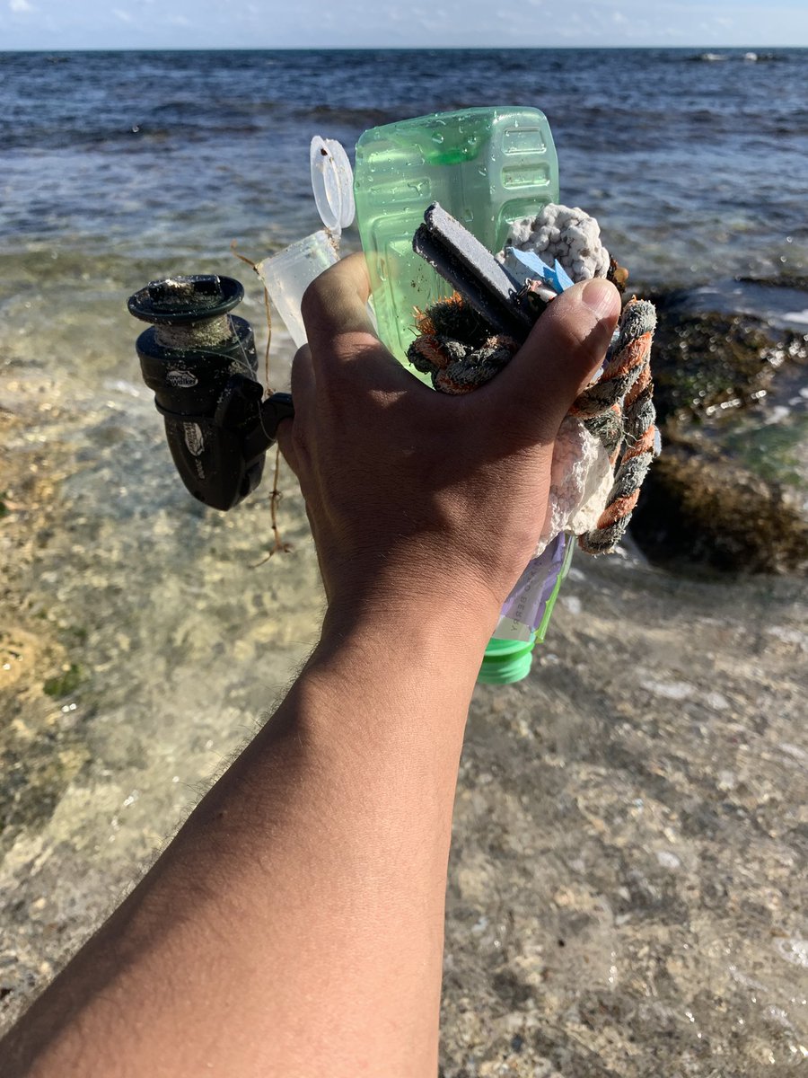 Ocean_C_J's tweet photo. 今日も日課のプチゴミ拾いへ

今日はビーチで海見てまったりしている老夫婦を見て
ほっこり

こんな夫婦になりたいと思ったいい日でした
#ゴミ拾い #老夫婦 #ビーチクリーン https://t.co/QqObKl5GXC