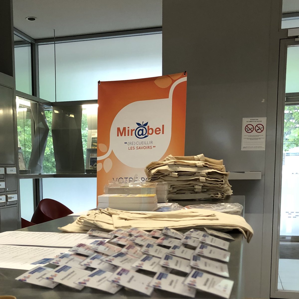 d_battesti's tweet photo. Journées @mirabel_revues organisées à la @MSHDijon. Prêts à accueillir les collègues ! https://t.co/TvF2j52jIt