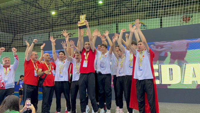 Yenimahalle Mem (@memyenimahalle) on Twitter photo İlçemiz Ankara TVF Voleybol Lisesi Dünya Şampiyonu...
ISF Tarafından Brezilya'da Düzenlenen Dünya Liselerarası Voleybol Şampiyonasında Ülkemizi Temsil Eden Okul Erkek Voleybol Takımımız Namağlup Şampiyon... Bu Gurur Tüm Türkiye'nin...
<a href="/tcmeb/">Millî Eğitim Bakanlığı</a> <a href="/MemAnkara/">Ankara İl Millî Eğitim Müdürlüğü</a> İlçemiz Ankara TVF Voleybol Lisesi Dünya Şampiyonu...
ISF Tarafından Brezilya'da Düzenlenen Dünya Liselerarası Voleybol Şampiyonasında Ülkemizi Temsil Eden Okul Erkek Voleybol Takımımız Namağlup Şampiyon... Bu Gurur Tüm Türkiye'nin...
<a href="/tcmeb/">Millî Eğitim Bakanlığı</a> <a href="/MemAnkara/">Ankara İl Millî Eğitim Müdürlüğü</a>