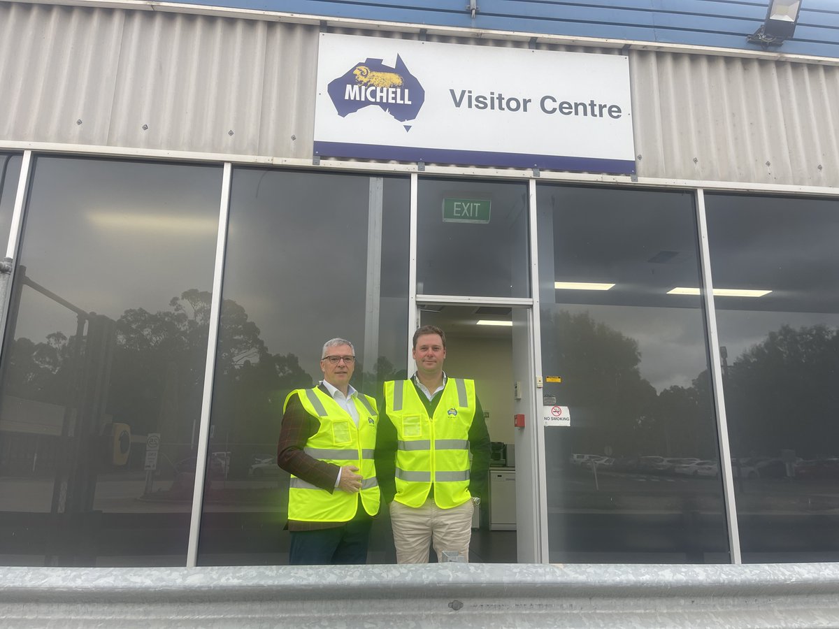 CollinsvilleAUS's tweet photo. We toured the Michell Direct Wool processing factory in Salisbury last week.
#MichellDirect is a South Australian family owned wool marketing & processing org.
Many thanks to David Michell + staff for the tour & insights on the #AusWool supply chain.
#CollinsvilleStudMerinos https://t.co/ybf5oUTOvN