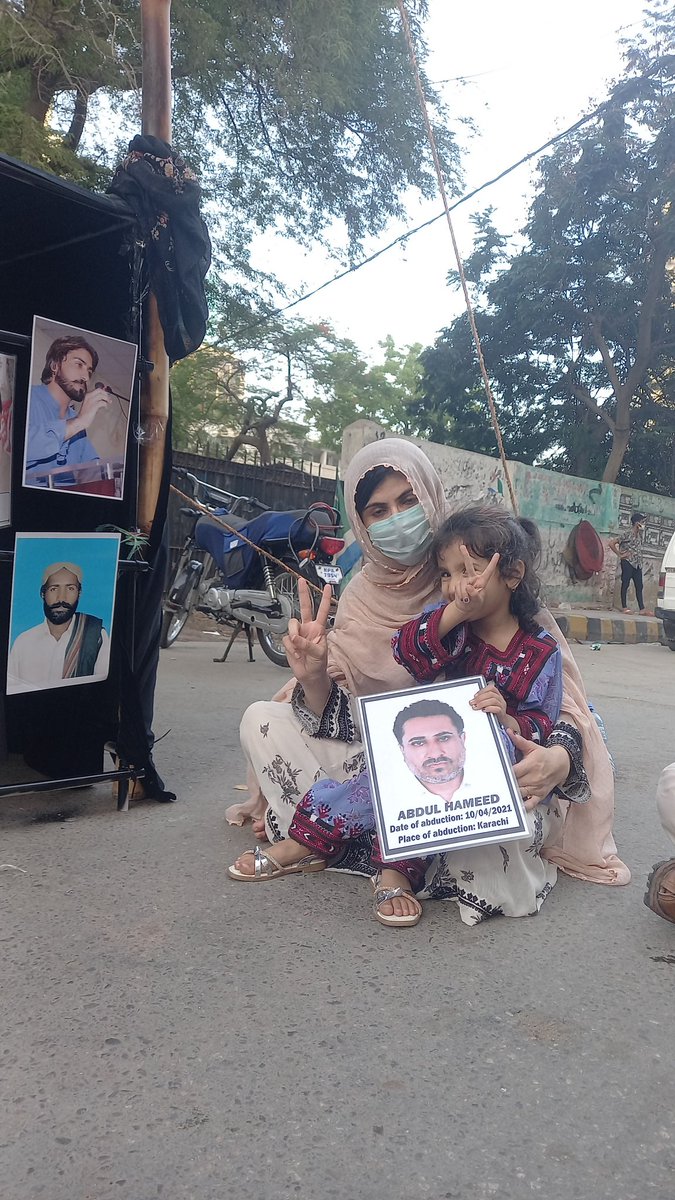 AmnaBaloch24's tweet photo. ہم نے کچّی عُمروں میں جِیون کے وہ دُکھ جھیلے ہیں
جِن عُمروں میں رکھتے ہیں سب، مـور کے پنکھ کِتابوں میں۔۔۔۔۔

#SaveBalochMissingPersons https://t.co/zuhJjj891e