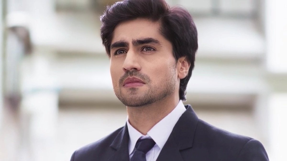 poojaguptaaron's tweet photo. #Bepannaah Just watched #runaway34 and just loved that film but it reminded of Captain AdityaHooda..ohhh i much missed seeing him as captain....i wanted to see more of him as a captain..all memories came rushing back him...i want Captain Aditya hooda back..@ChopdaHarshad ❤🤞🏻🤞🏻 https://t.co/wDmhrJsTc7