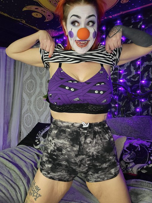 I wanna do another clown video, any suggestions on what I should do with a clown look?
#clowngirl #clown