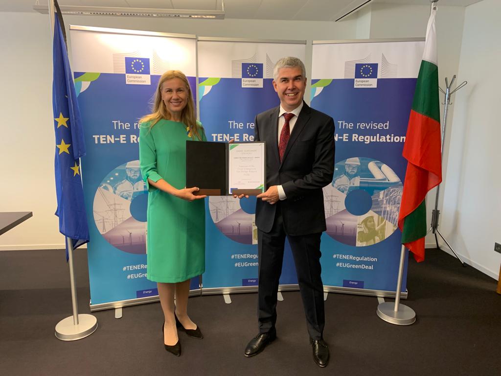 KadriSimson's tweet image. I welcomed the grant award for funding a Bulgarian 🇧🇬PCI for an underground #gas storage today in the margins of the #EnergyCouncil.
 
The Chiren gas storage will help #Bulgaria &amp;amp; the whole region to resist threats to its gas supply by Russia.

Read more:
ec.europa.eu/info/news/comm…