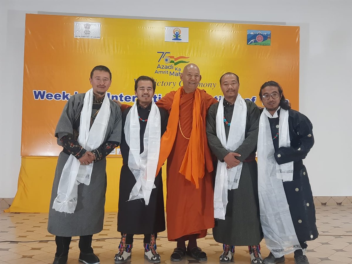 DashugsOfficial's tweet photo. The week long festival of yoga concluded yesterday at Mahabodhi Int'nl Meditation Centre. Few moments of felicitation here in pics by Ven. Bhikkhu SanghaSena, Founder(MIMC) Leh- Ladakh. India https://t.co/lYiiQj1MYI
