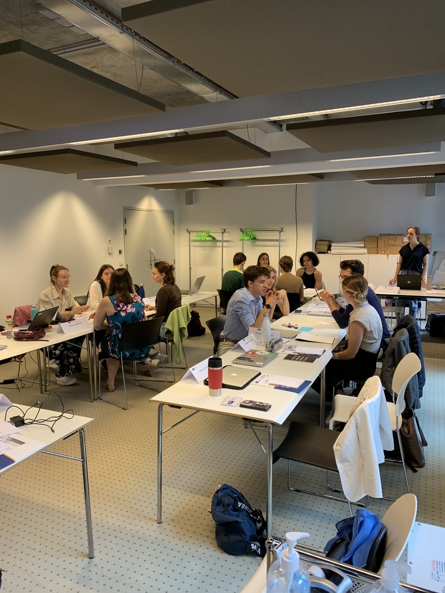 plateforme_ee's tweet photo. C'est parti pour une nouvelle édition du programme de @AHK Frankreich et financé par @OFAJ 

Formation courte commerciale et interculturelle - Spécial Export constituée de 2 modules de 4 jours réunissant 15 jeunes professionnels franco-allemands : https://t.co/tQTcaO6slp https://t.co/eYdbQyONGy