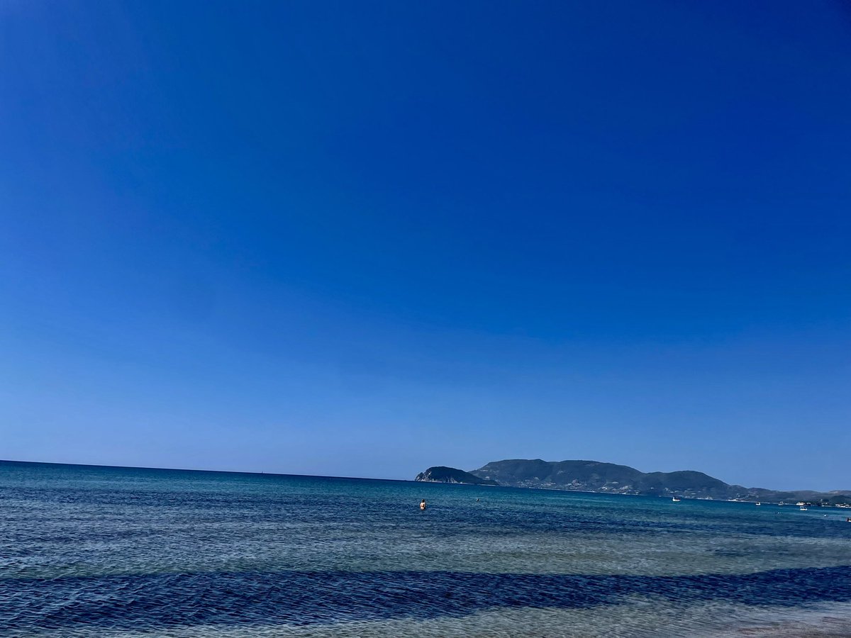 I’ve had a lot worse Mondays ☀️🕶🇬🇷