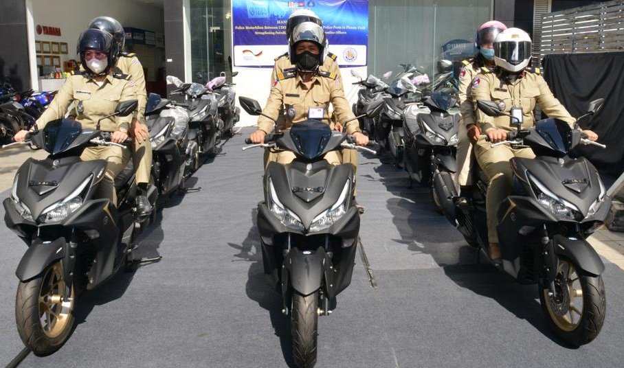 valemichigan's tweet photo. @UNODC_SEAP provides motorbikes to #Cambodia officers to better patrol #phnomphen, be closer to the community & spot those vulnerable people needing assistance.
Thanks @GermanyDiplo for the support!
#SpeakUpAgainstViolence
#UNODCGender
@UNCambodia https://t.co/3IJ6gRDIyu