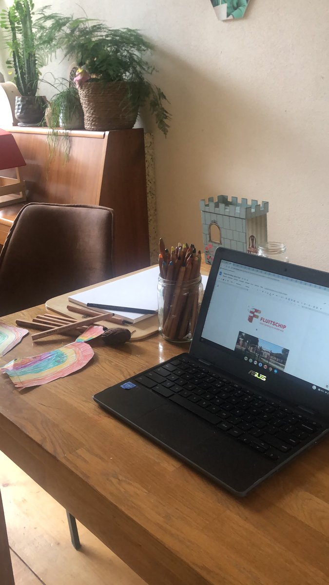 MevrouwLotte's tweet photo. Thuiswerken met kinderen. 
Ik heb geboft met die van mij! 
Werk verzetten behoort tot de mogelijkheden :) https://t.co/nHeC5gZvgG