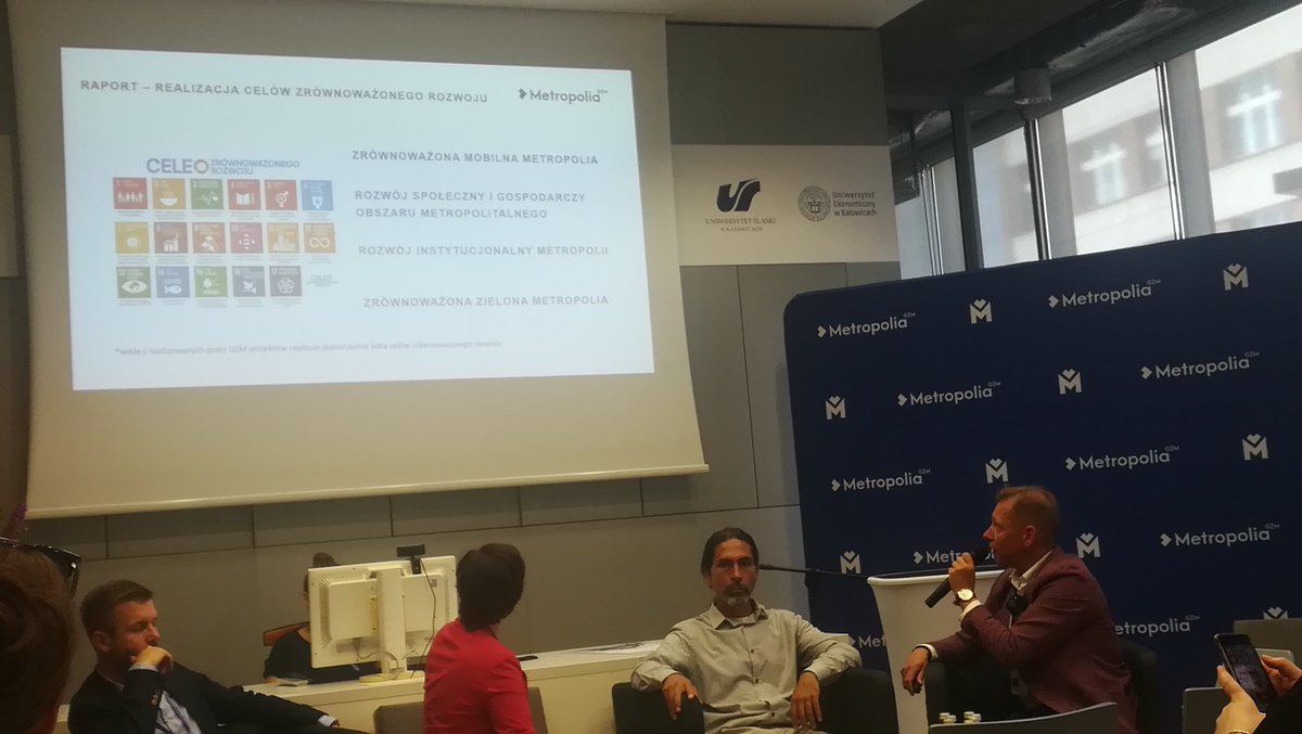 metropoliagzm's tweet photo. Unikalna rola miast i ich strategii w działaniach na rzecz Agendy 2030 - to temat pierwszej dyskusji w CiNiBA #Metrolab - zapraszamy do nas na dobrą dawkę wiedzy, jesteśmy tutaj do wieczora. 🙂 #wuf11 https://t.co/rxsNA7rUDT