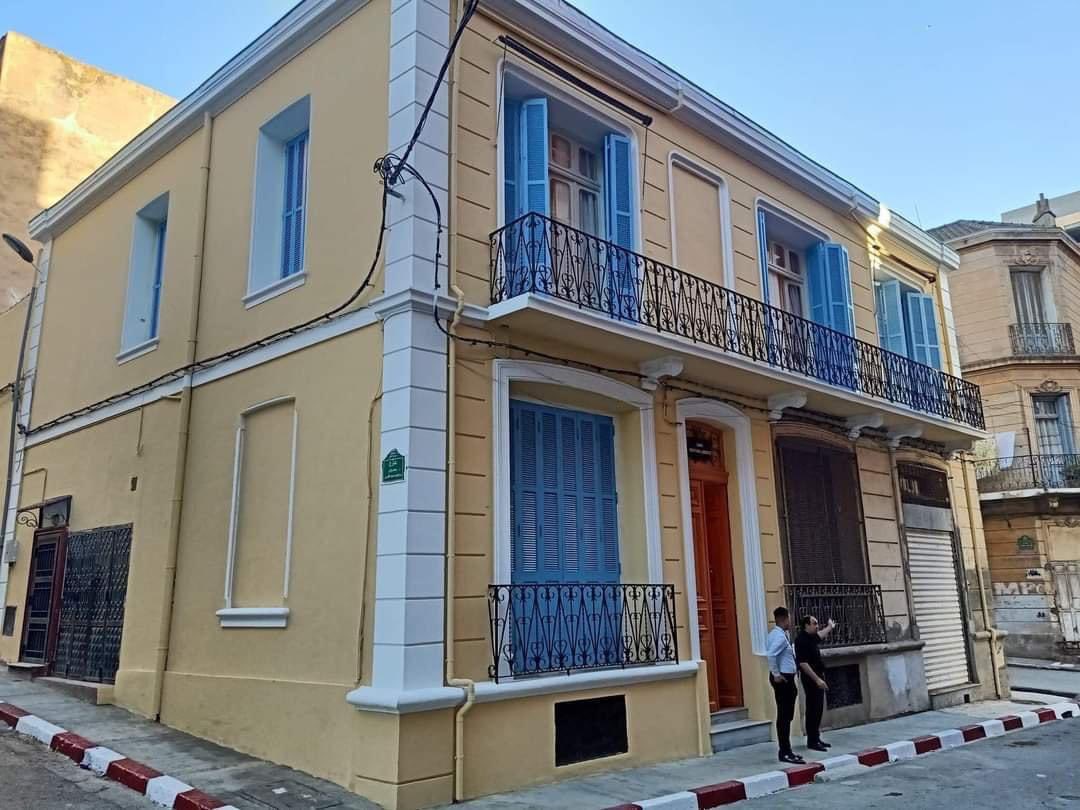 Algeria3New's tweet photo. The birthplace of Yves Saint Laurent in Oran, in the former rue des frères Chemloul, has been restored &amp; transformed into a museum by patron Mohamed Affane

Here are the pictures in details !

You could see the outside and the living room

1/6 https://t.co/LuSUwyo37g