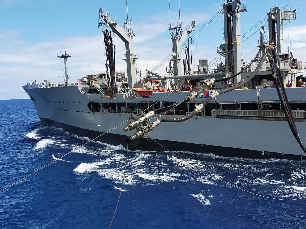 𝗦𝗨𝗖𝗖𝗘𝗦𝗦𝗙𝗨𝗟 𝗥𝗘𝗙𝗨𝗘𝗟𝗟𝗜𝗡𝗚
KD LEKIR met with USNS HENRY J. KAISER for an underway replenishment in the waters of Hawaii before heading to Joint Base Pearl Harbor-Hickam for 

#RIMPAC2022 
#NavyUpdate 
#CapableAdaptivePartners