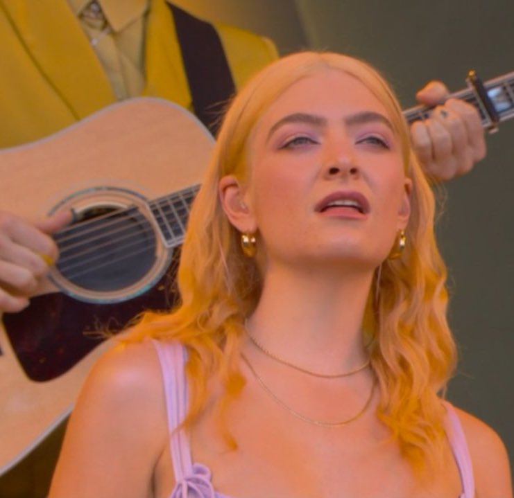 blonde lorde could easily sneak into haim and i wouldn’t even notice
