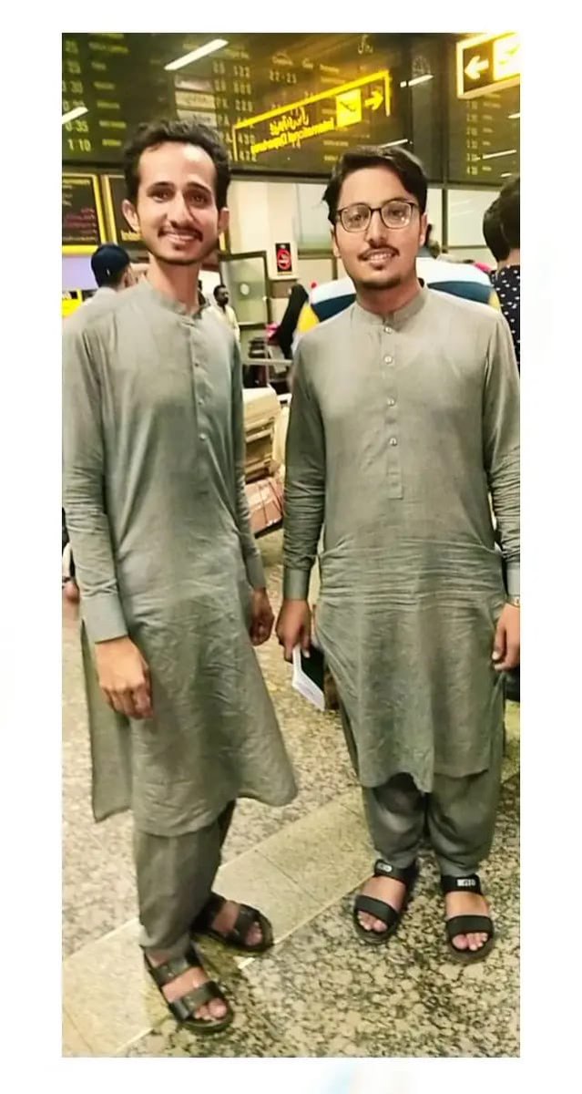 جنہیں چن لیا جائے ان پر تبصرے نہیں کۓ جاتے بس احترام کیا جاتا ہے!   💕♥️💕