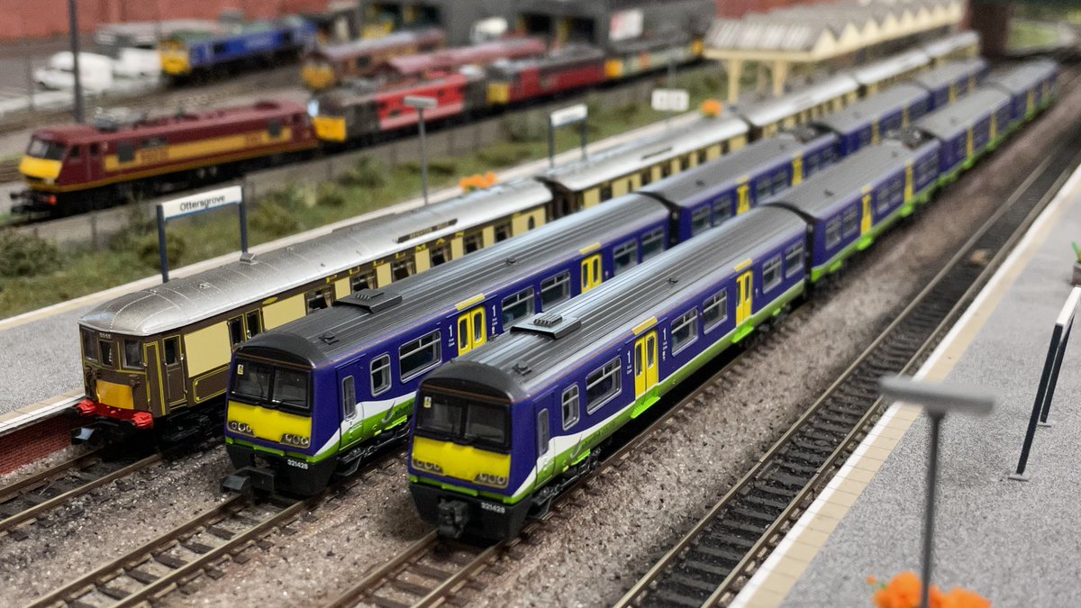 D9015Tulyar's tweet image. #MultipleUnitMonday