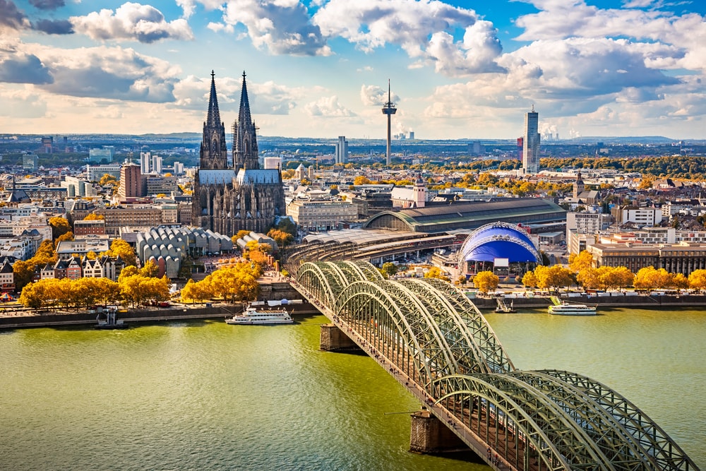TimLihoreau's tweet photo. We are looking for a connection to this morning's #BreakfastSerial on
@ClassicFM Breakfast Show.
So, musical connections please to:
Chopin,
Piano Concerto No2,
or even soloist Nelson Freire.
Possibly to the orchestra playing it, the Cologne Gurzenich Orchestra. https://t.co/JcJGxFr2yv