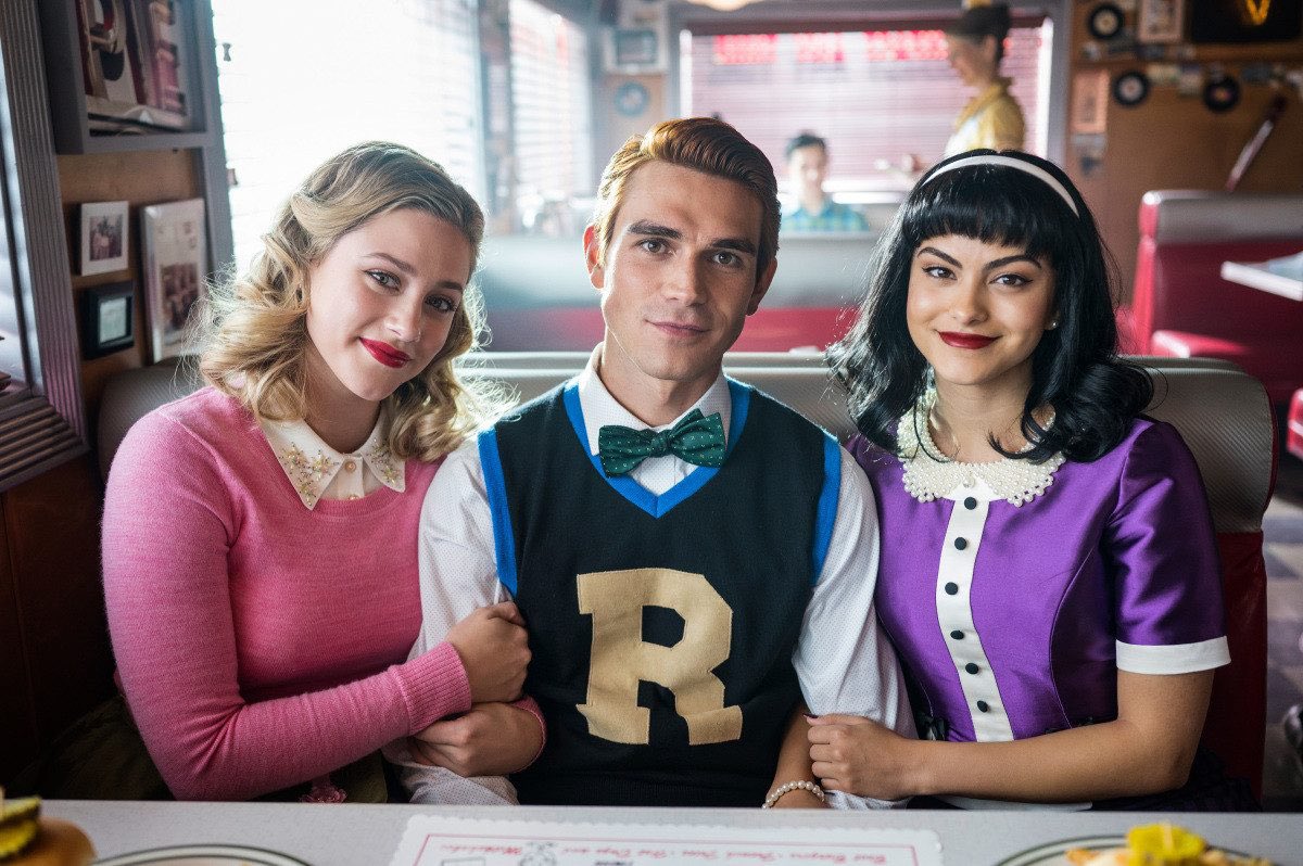 DiscussingFilm's tweet image. Sabrina will appear in the next episode of ‘RIVERDALE’ and will teach Betty, Veronica and Tabitha how to become witches to resurrect Archie and Jughead.