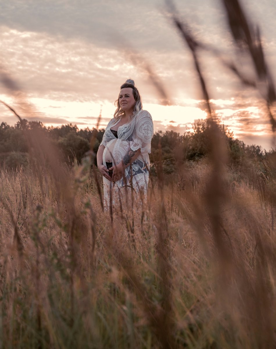 De laatste tijd heb ik een hoop zwangerschapsshoots gedaan. Vind ik zo leuk! Prachtige krachtige vrouwen &amp; mooi licht. Ik hou er zo van! Vandaag is een ochtendje van administratie en bewerken. Ik ben mijn werkwijze aan het aanpassen dus ik moet het een en ander gaan omzetten in d
