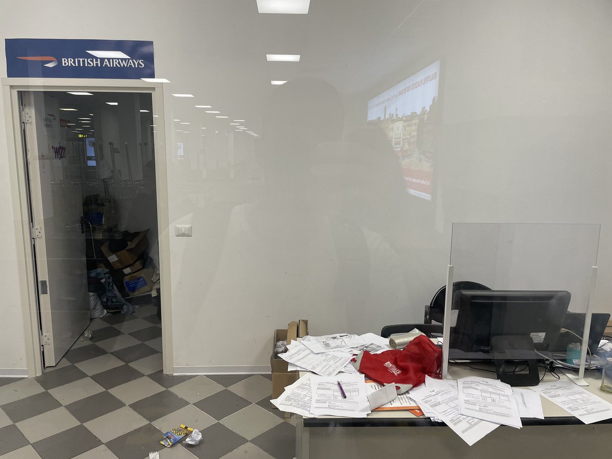 LauraLucyJones's tweet photo. @British_Airways you’ve lost our bag with everything we need for our 1 year old baby, including baby monitor, medication, nappies, etc. This is the state of your lost luggage department in Pisa with no-one to help #disgrace https://t.co/yAjyWIEuKu