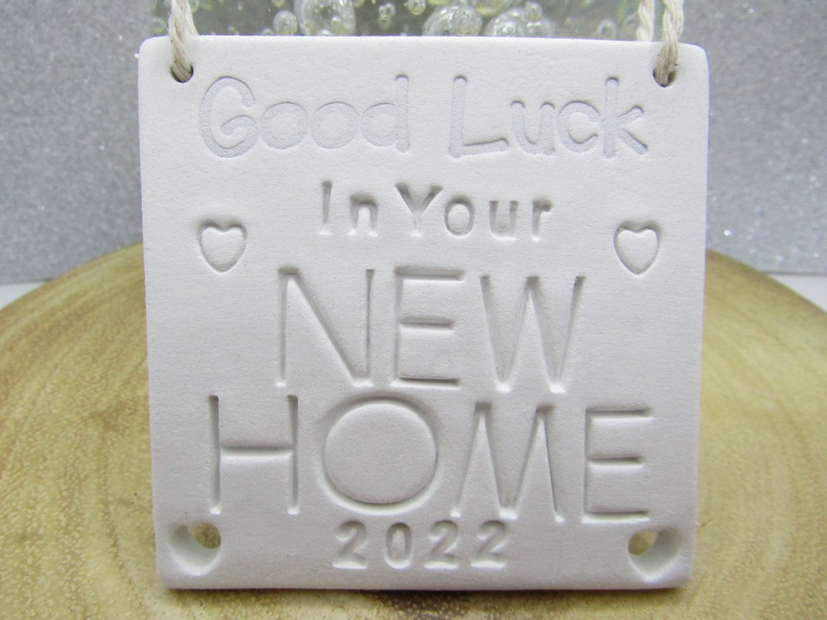 ClayfulThoughts's tweet photo. Good Luck in Your New Home 2022 is available here:https://t.co/y1t0eDJOaf

#NewHomeGift #handcrafted #clay #newhome https://t.co/vXe3BQk3Nd