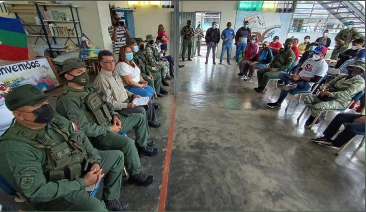 MppopAmazonas's tweet photo. #NotiObras🏫 🎖 || 445 brigadas comunales militares para la educación y la salud (BRICOMILES) fueron activadas en el estado Amazonas en los centros educativos existentes en la región.
@NicolasMaduro
@GOB_MiguelR
@GRaulparedes
#MppopJuntoAlPueblo
#VacúnateEvitaLaCovid https://t.co/ty8Qp3i6Hu