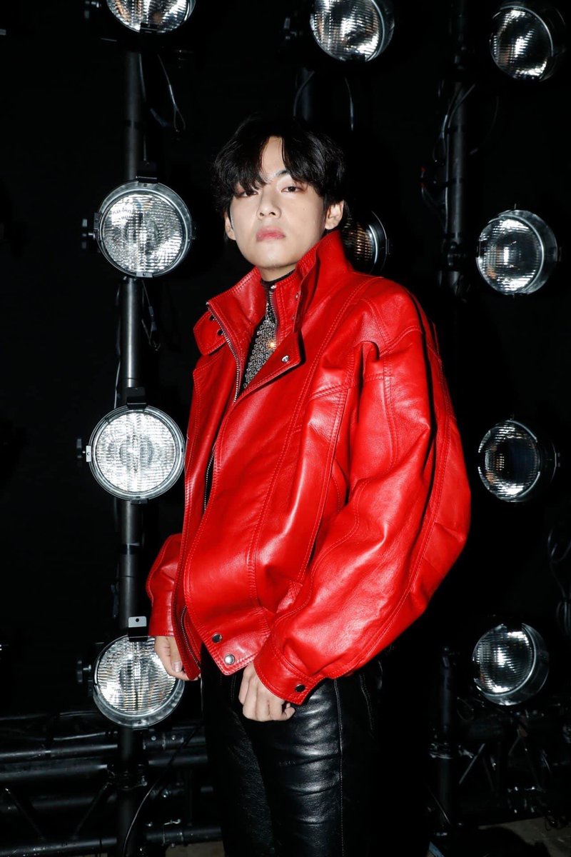 thvluvgguk's tweet photo. FASHION ICON THV 😩❤️ https://t.co/BqqSIfS42F