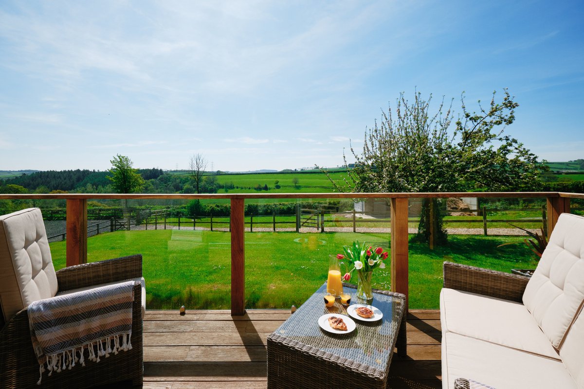 Enjoying peaceful countryside views, Willow’s Rest is a ambrosial retreat on the edge of Exmoor. Switch off from everyday life and spend a week soaking up the sunshine and exploring the local area: bit.ly/3QGVzJ7