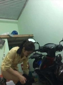oanh_moon2k4's tweet photo. Bạn gái rủ về phòng. Thanh niên lại quay lén bạn gái thay đồ. Nhưng công nhận hàng ngon thật. A nào chưa có thì tim+retw e gửi ạ https://t.co/Sh3MLq5g8x