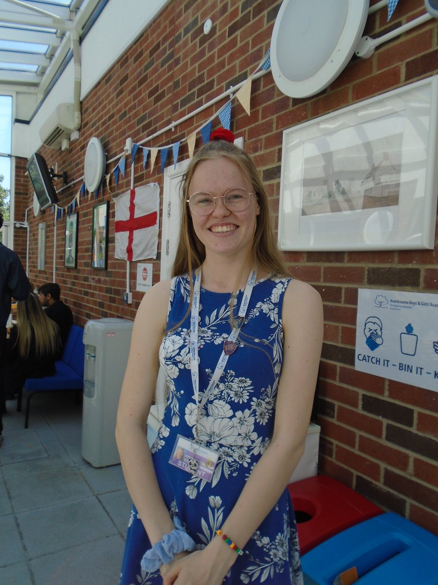 We couldn't be #USFprouder! Well done, Anastasia, you've been such an inspirational student! 🏆 #USFproud #AVBproud <a href="/AvonbourneUL/">Avonbourne Boys' and Girls' Academies and USF</a>