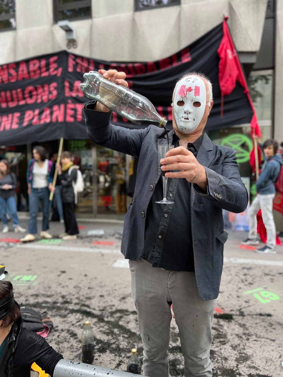 xrFrance's tweet photo. ⚖️ Le déséquilibre dans la responsabilité du réchauffement climatique signifie que la dette écologique due par le monde riche minoritaire est incommensurablement plus importante que la dette "due" par les pays à faibles émissions du Sud.

Annulons la dette ❌

#DebtForClimate https://t.co/DZnS0kiIcb