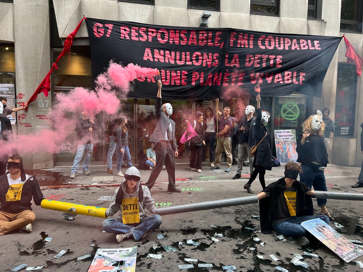 ⚖️ Le déséquilibre dans la responsabilité du réchauffement climatique signifie que la dette écologique due par le monde riche minoritaire est incommensurablement plus importante que la dette "due" par les pays à faibles émissions du Sud.

Annulons la dette ❌

#DebtForClimate