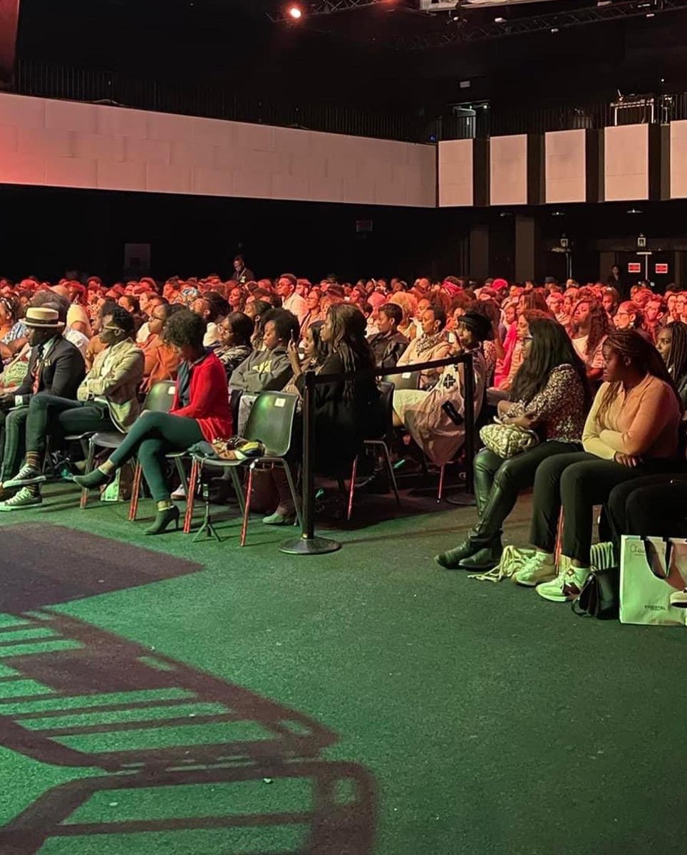 nancyKawaya's tweet photo. Quand tu rencontres des gens spéciaux, tu le sais. Ton cœur bat plus rapidement et tu souris pour aucune raison 😁
——
#afrodebout https://t.co/22UDvKCFke