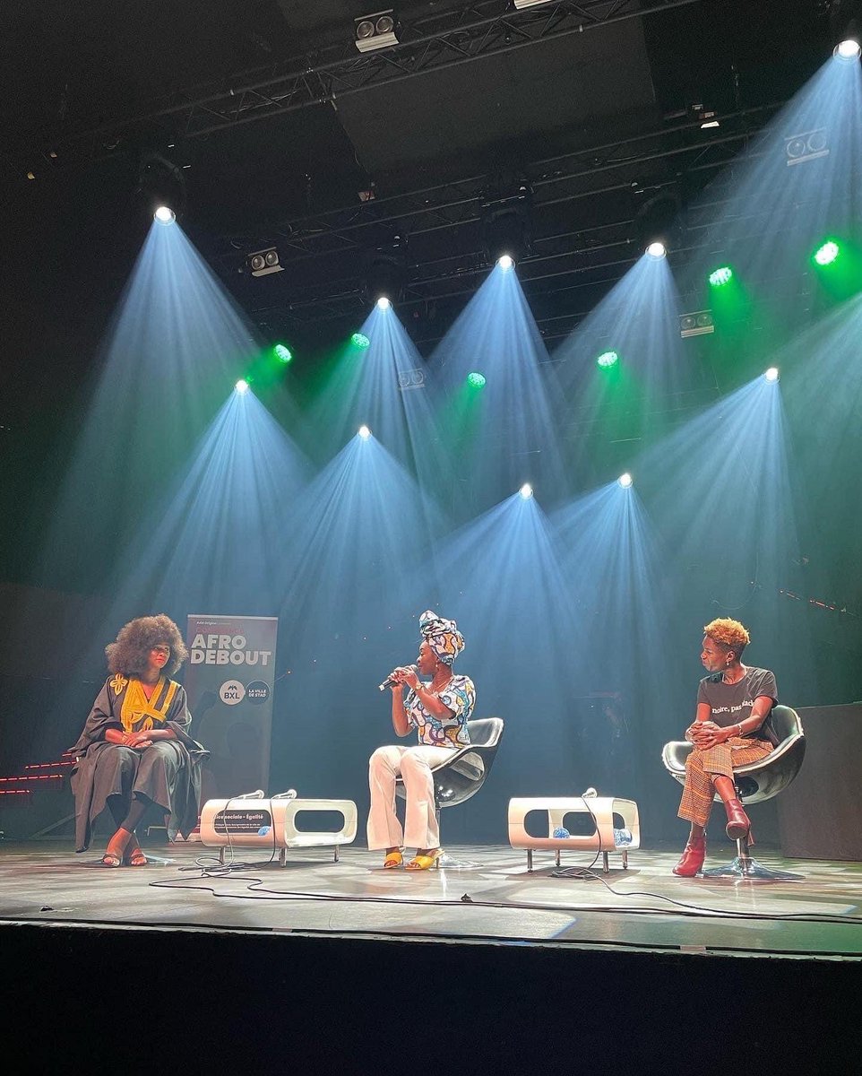 nancyKawaya's tweet photo. Quand tu rencontres des gens spéciaux, tu le sais. Ton cœur bat plus rapidement et tu souris pour aucune raison 😁
——
#afrodebout https://t.co/22UDvKCFke