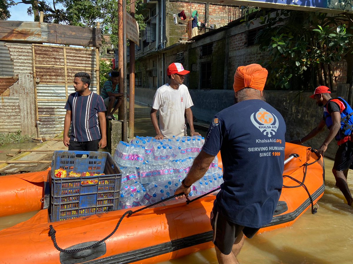dccachar's tweet photo. On 26/6/2022 Khalsa Aid India reached to the part of bylanes of Das Colony and Panchayat Road and distributed package drinking water bottles of ½ ltrs. and breads to the stranded families at their residence.
1/2 https://t.co/qfjvKIJYJp